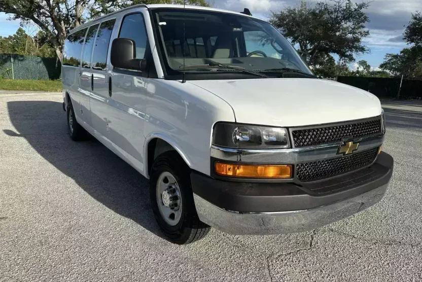 2025 Chevrolet Express Passenger 3500 LT photo 1