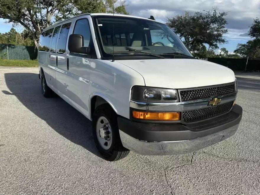 2025 Chevrolet Express Passenger 3500 LT photo 1