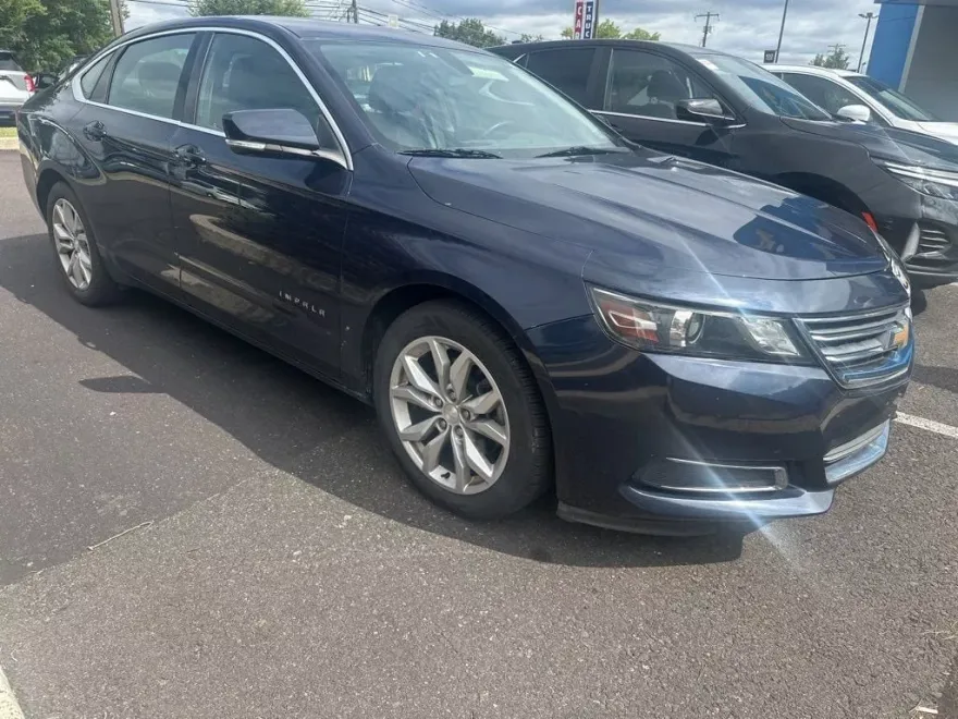 2017 Chevrolet Impala 1LT photo 1