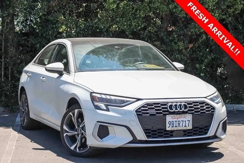 2022 Audi A3 40 Premium Plus photo 1