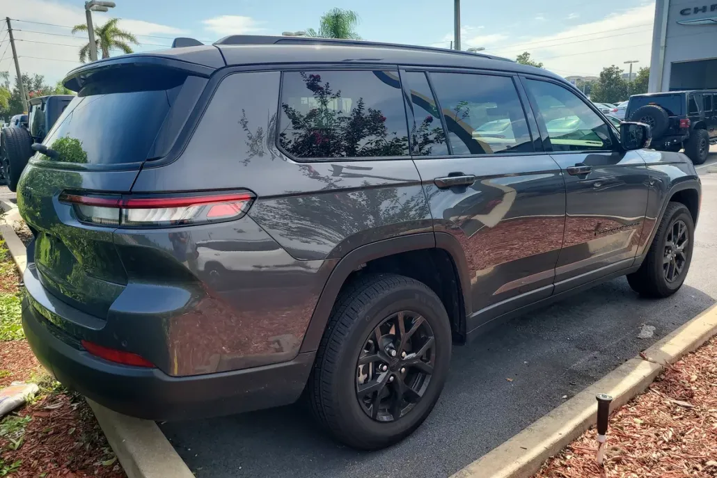 2025 Jeep Grand Cherokee Laredo Altitude X photo 1