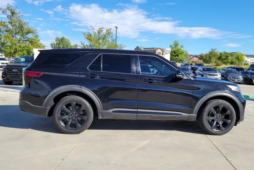 2021 Ford Explorer ST photo 1