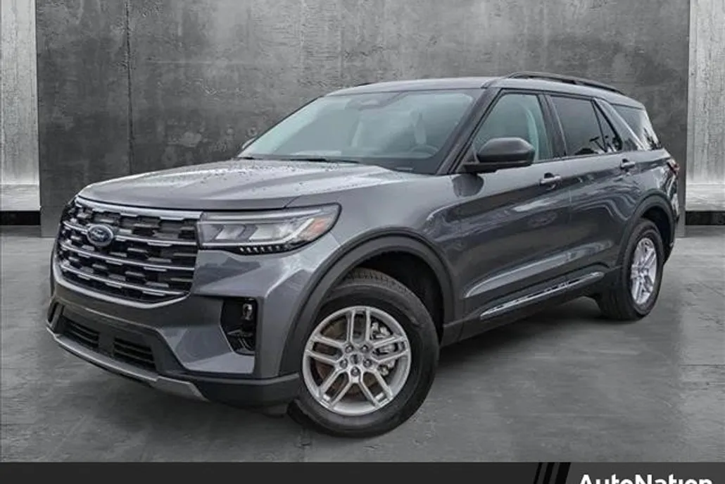 2025 Ford Explorer photo 1