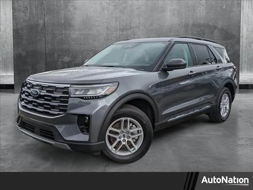 2025 Ford Explorer photo 1