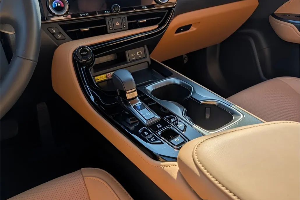 2025 Lexus NX 450h+ Luxury AWD photo 1