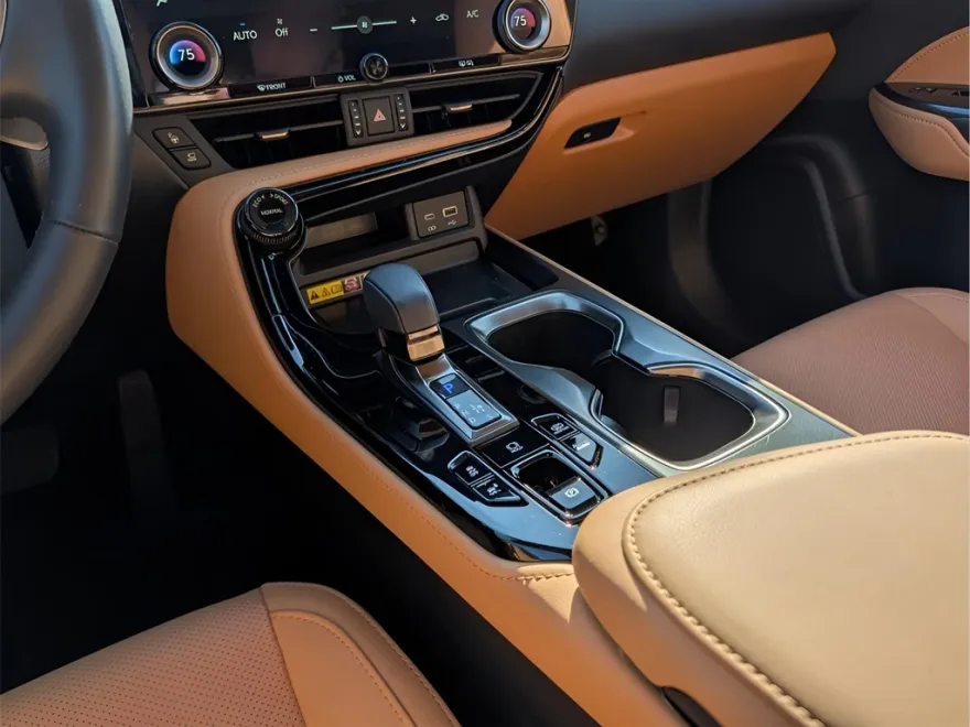 2025 Lexus NX 450h+ Luxury AWD photo 1