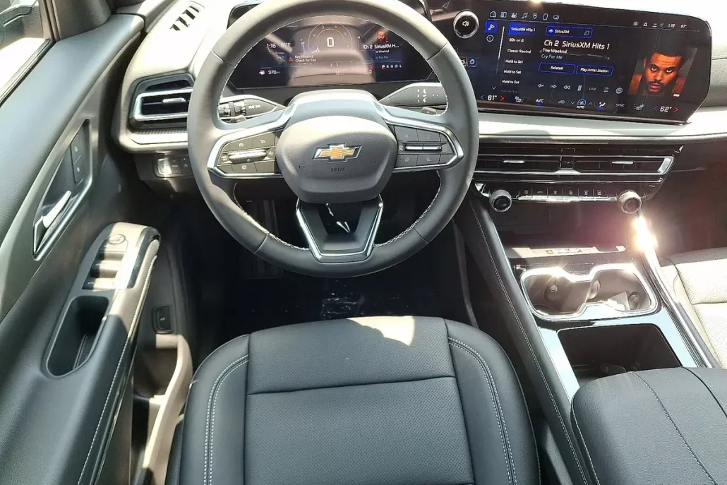2025 Chevrolet Traverse photo 1