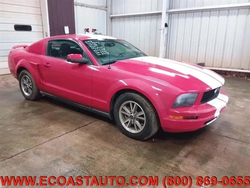 2005 Ford Mustang Deluxe photo 1
