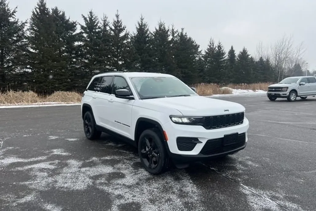 2025 Jeep Grand Cherokee Altitude photo 1