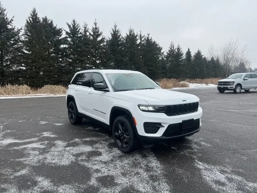 2025 Jeep Grand Cherokee Altitude photo 1