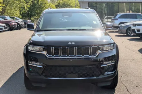 2025 Jeep Grand Cherokee Limited photo 2