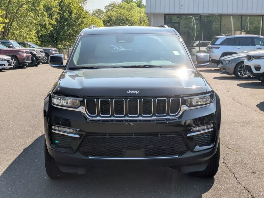2025 Jeep Grand Cherokee Limited photo 2