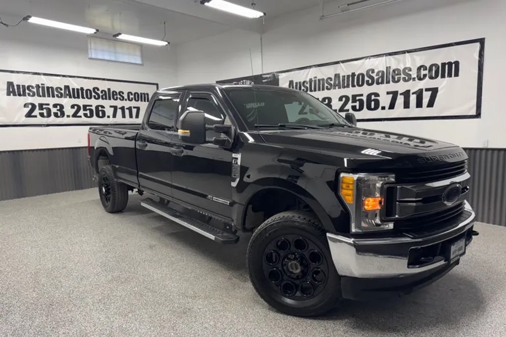 2017 Ford F-350 XLT photo 1