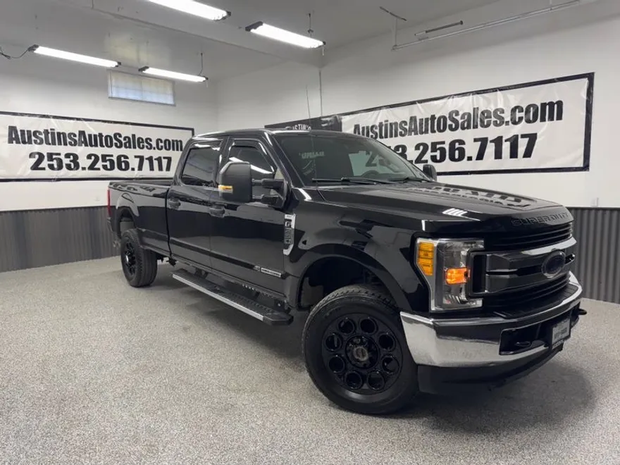 2017 Ford F-350 XLT photo 1
