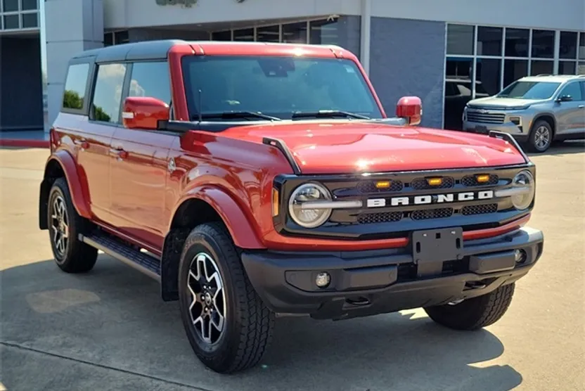 2024 Ford Bronco Outer Banks photo 1