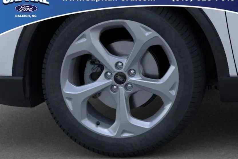2025 Ford Escape ST-Line photo 1