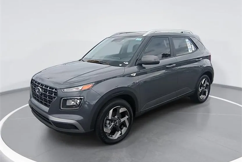 2025 Hyundai Venue SEL photo 1