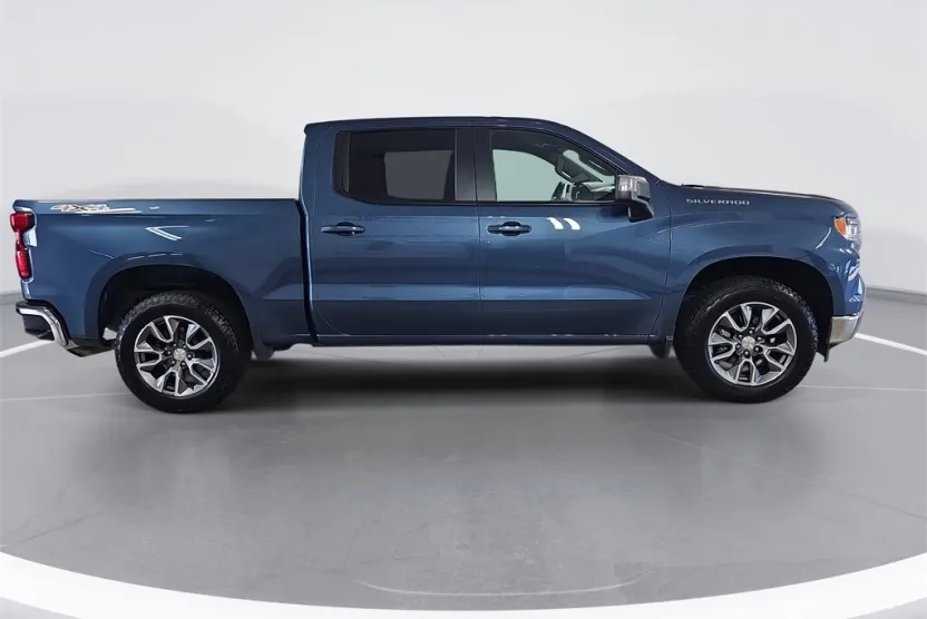 2024 Chevrolet Silverado 1500 LT photo 1