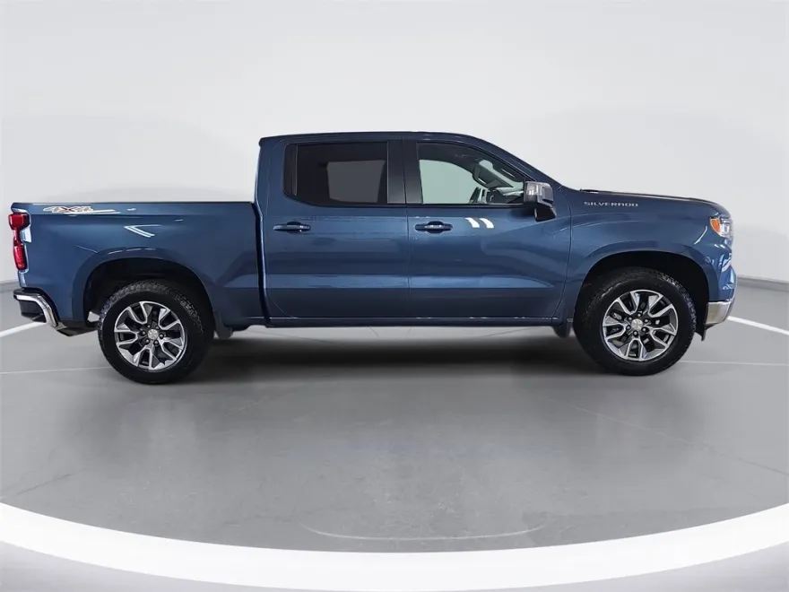 2024 Chevrolet Silverado 1500 LT photo 1