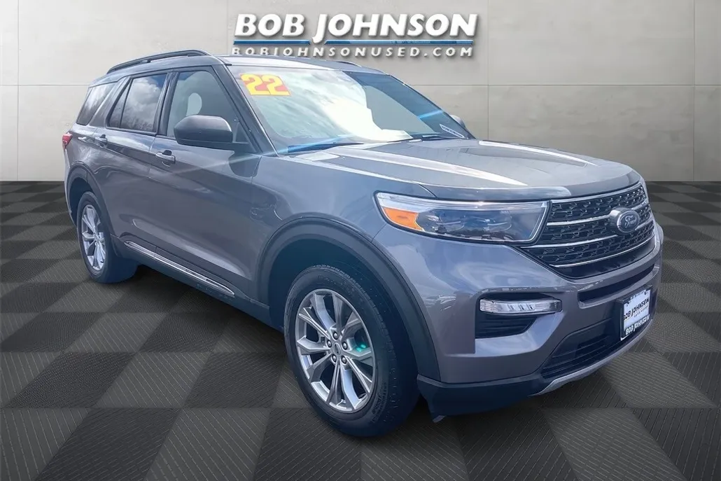 2022 Ford Explorer XLT photo 1