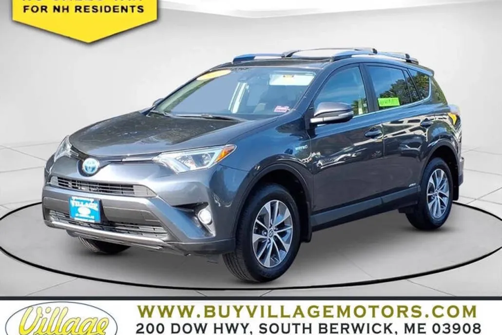 2017 Toyota RAV4 Hybrid XLE photo 1