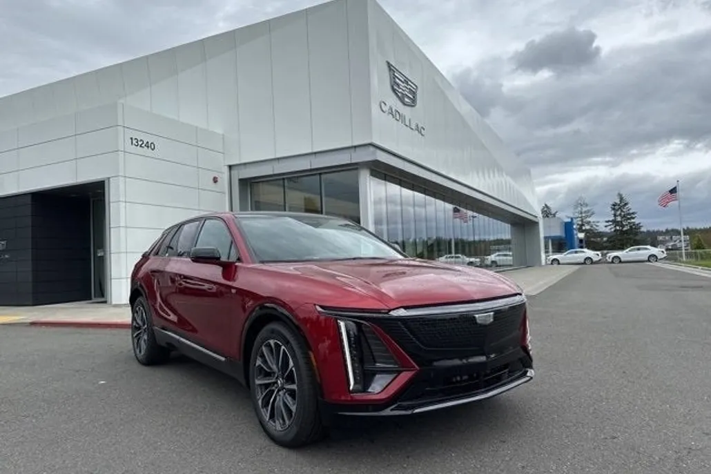 2025 Cadillac Lyriq Sport photo 1