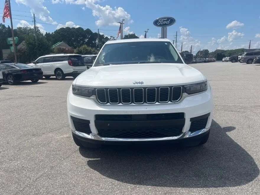 2022 Jeep Grand Cherokee Laredo photo 1