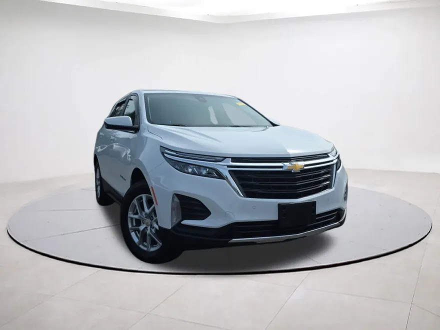 2023 Chevrolet Equinox LT photo 1
