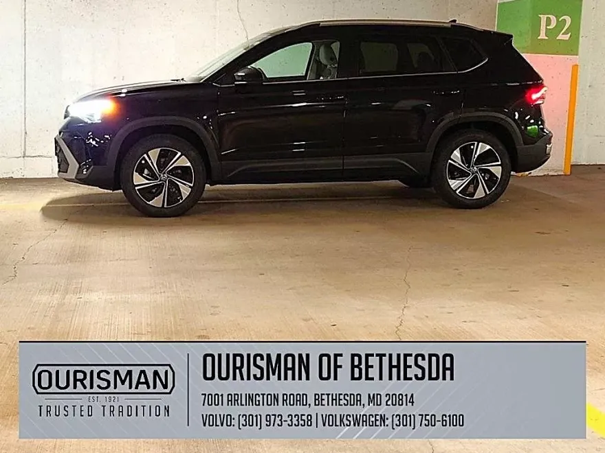 2025 Volkswagen Taos SE photo 1