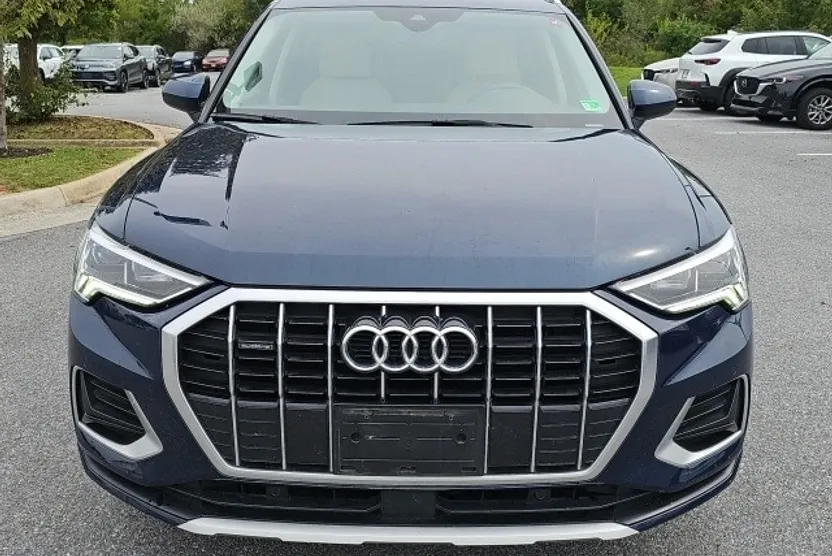 2020 Audi Q3 45 TFSI Premium photo 1