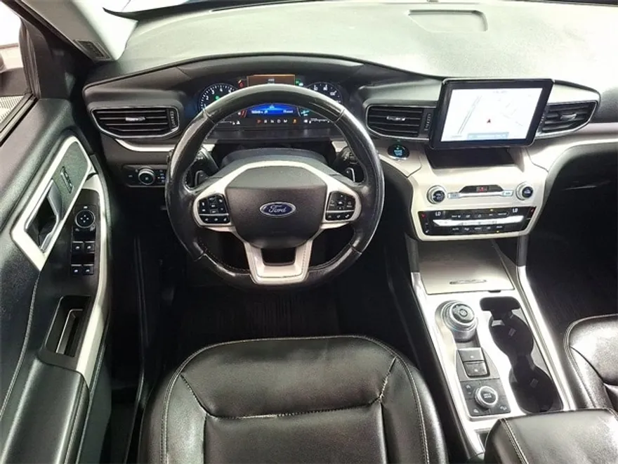 2021 Ford Explorer XLT photo 1