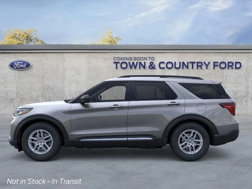 2025 Ford Explorer photo 1