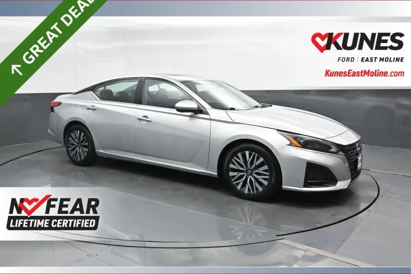 2023 Nissan Altima 2.5 SL photo 1