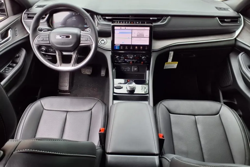 2025 Jeep Grand Cherokee Limited photo 1