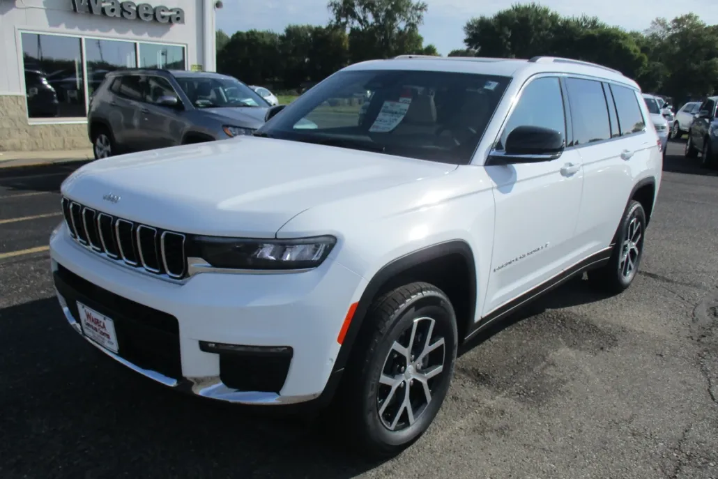 2025 Jeep Grand Cherokee Limited photo 1
