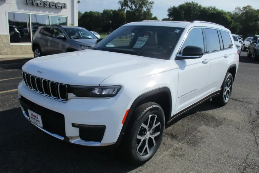 2025 Jeep Grand Cherokee Limited photo 1
