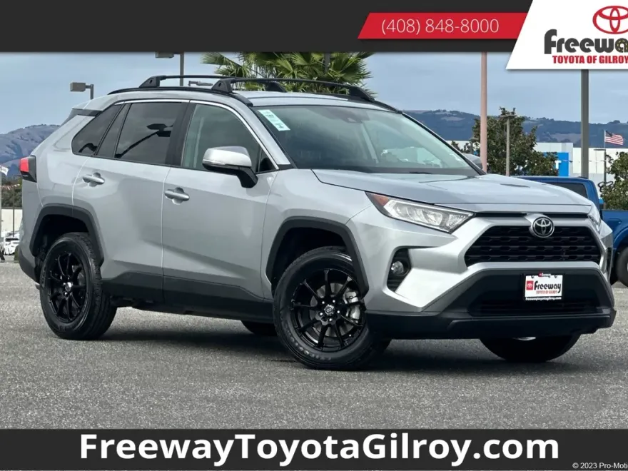 2021 Toyota RAV4 XLE photo 1