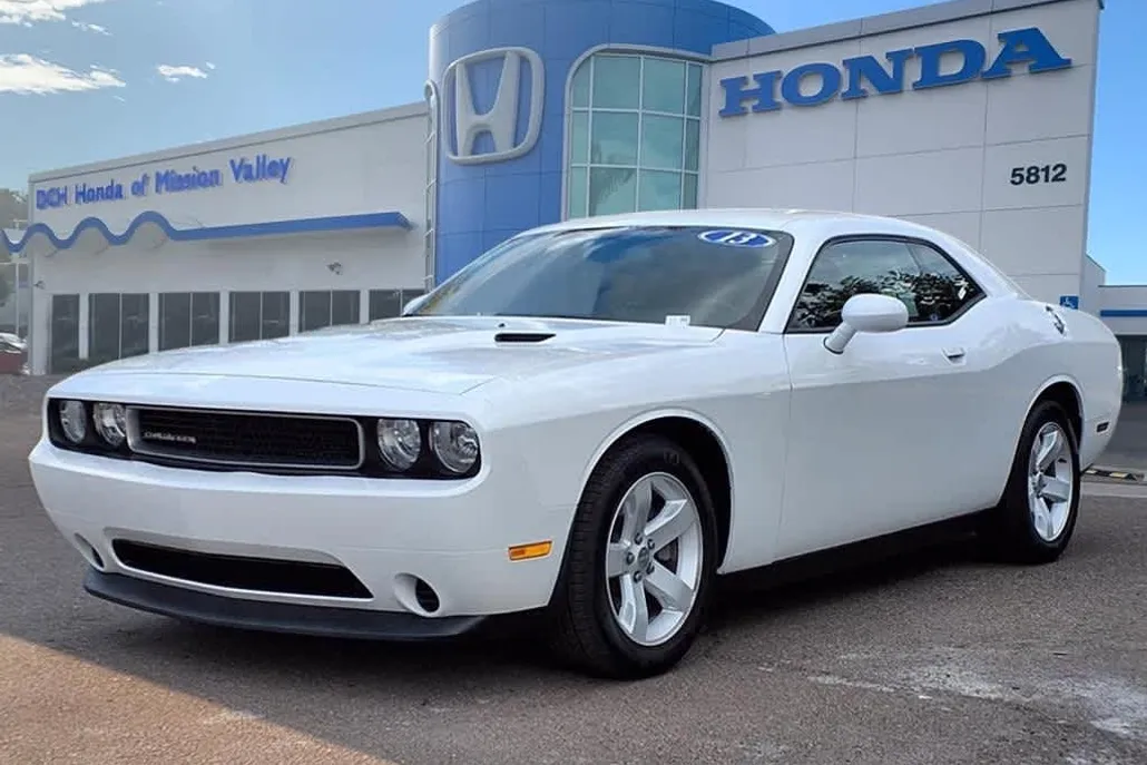 2013 Dodge Challenger SXT photo 1