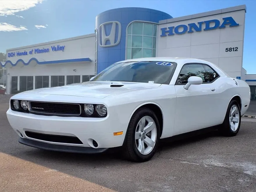 2013 Dodge Challenger SXT photo 1