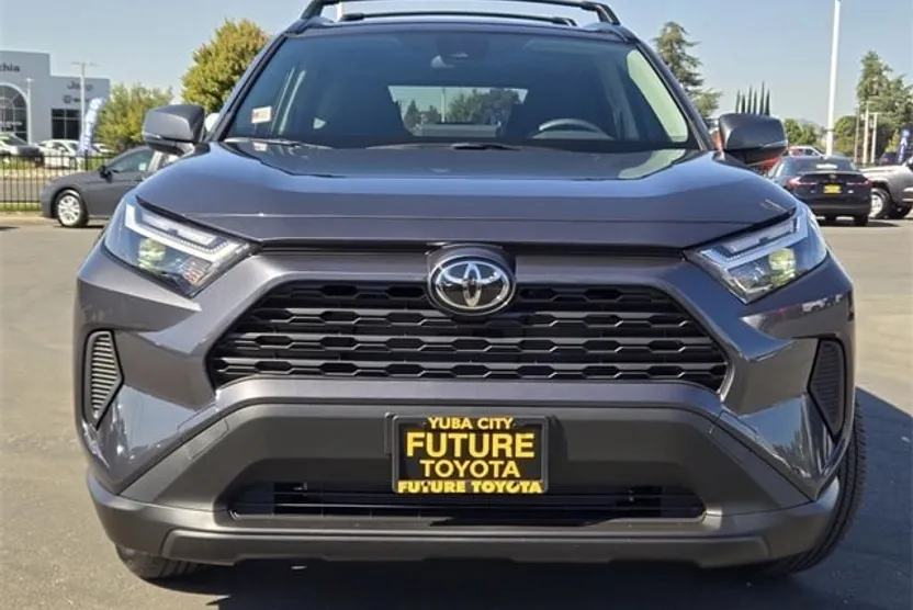 2025 Toyota RAV4 XLE photo 1