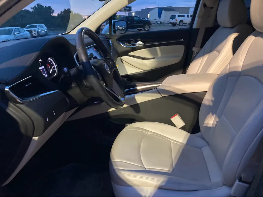 2022 Buick Enclave Essence photo 1