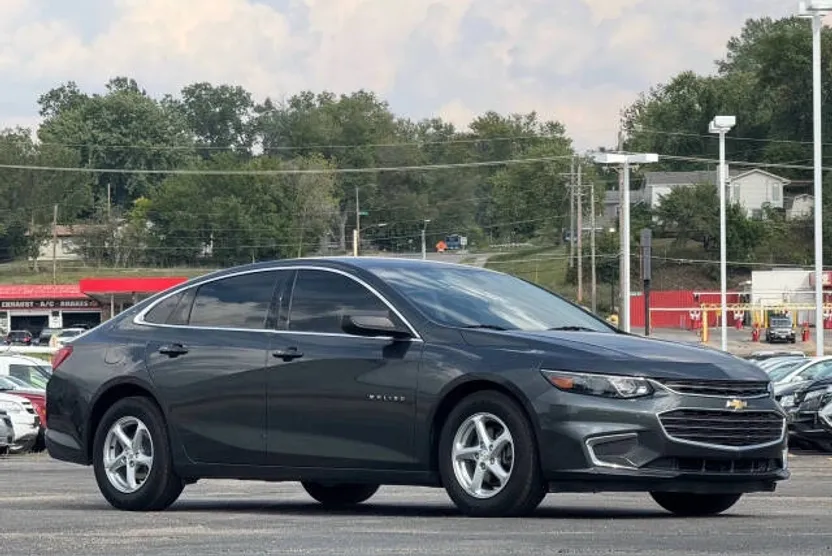 2017 Chevrolet Malibu LS photo 1
