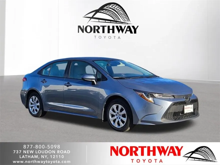 2022 Toyota Corolla LE photo 1