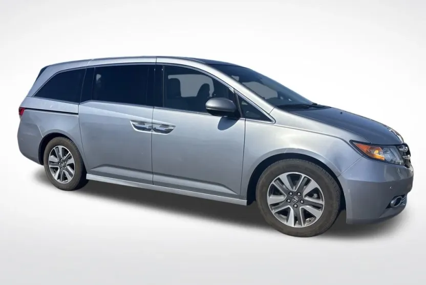 2017 Honda Odyssey Touring photo 1