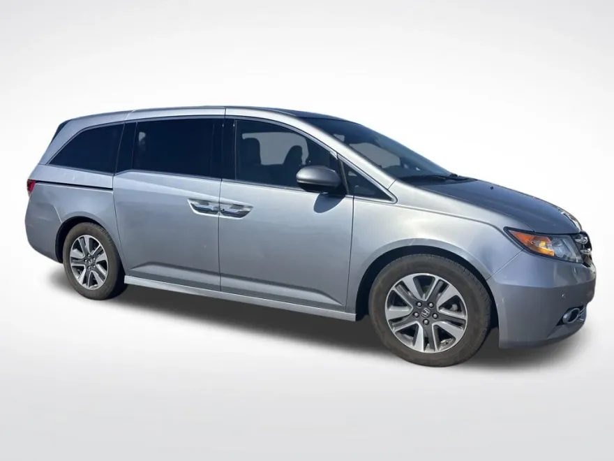 2017 Honda Odyssey Touring photo 1