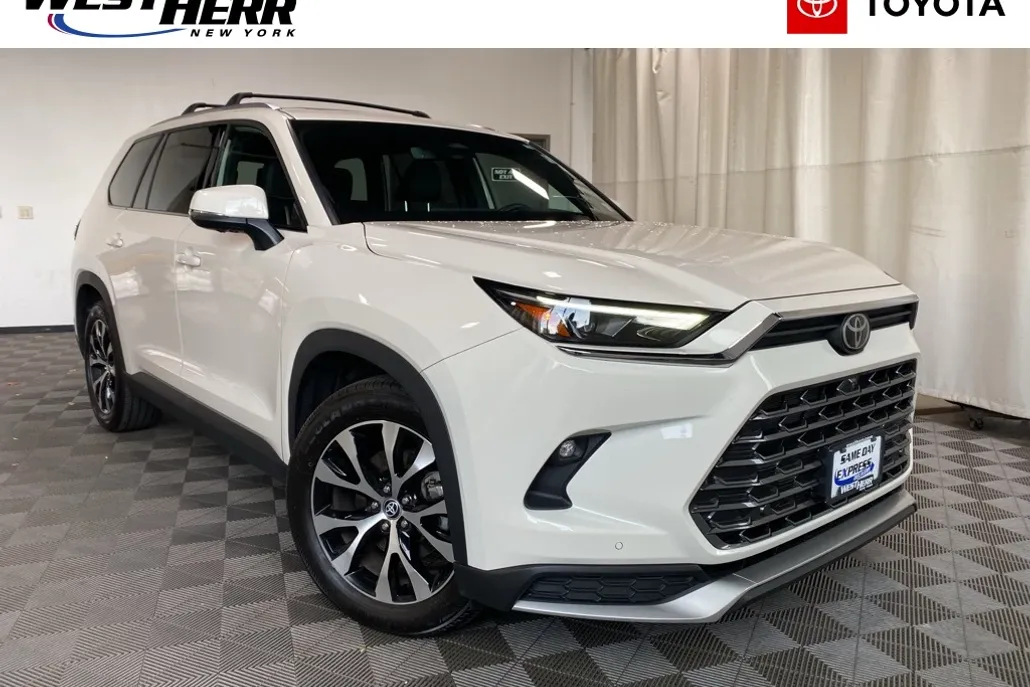 2024 Toyota Highlander Hybrid Limited photo 1
