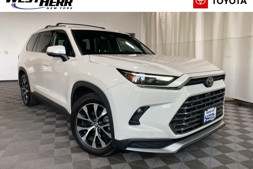 2024 Toyota Highlander Hybrid Limited photo 1