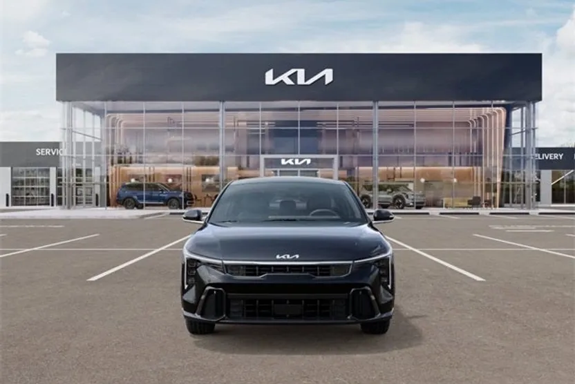 2025 Kia K4 GT-Line photo 1