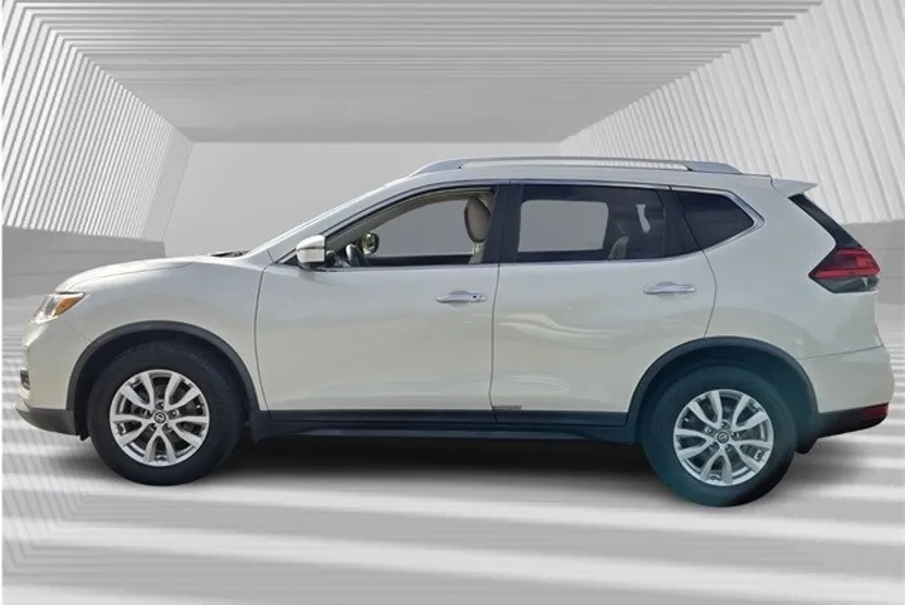 2017 Nissan Rogue SV photo 1