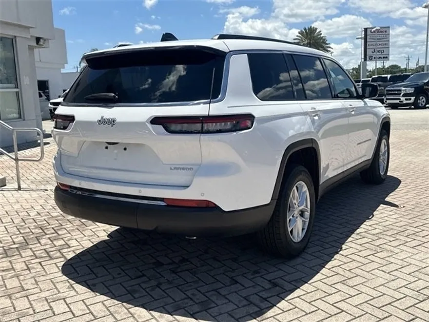 2025 Jeep Grand Cherokee Laredo photo 6